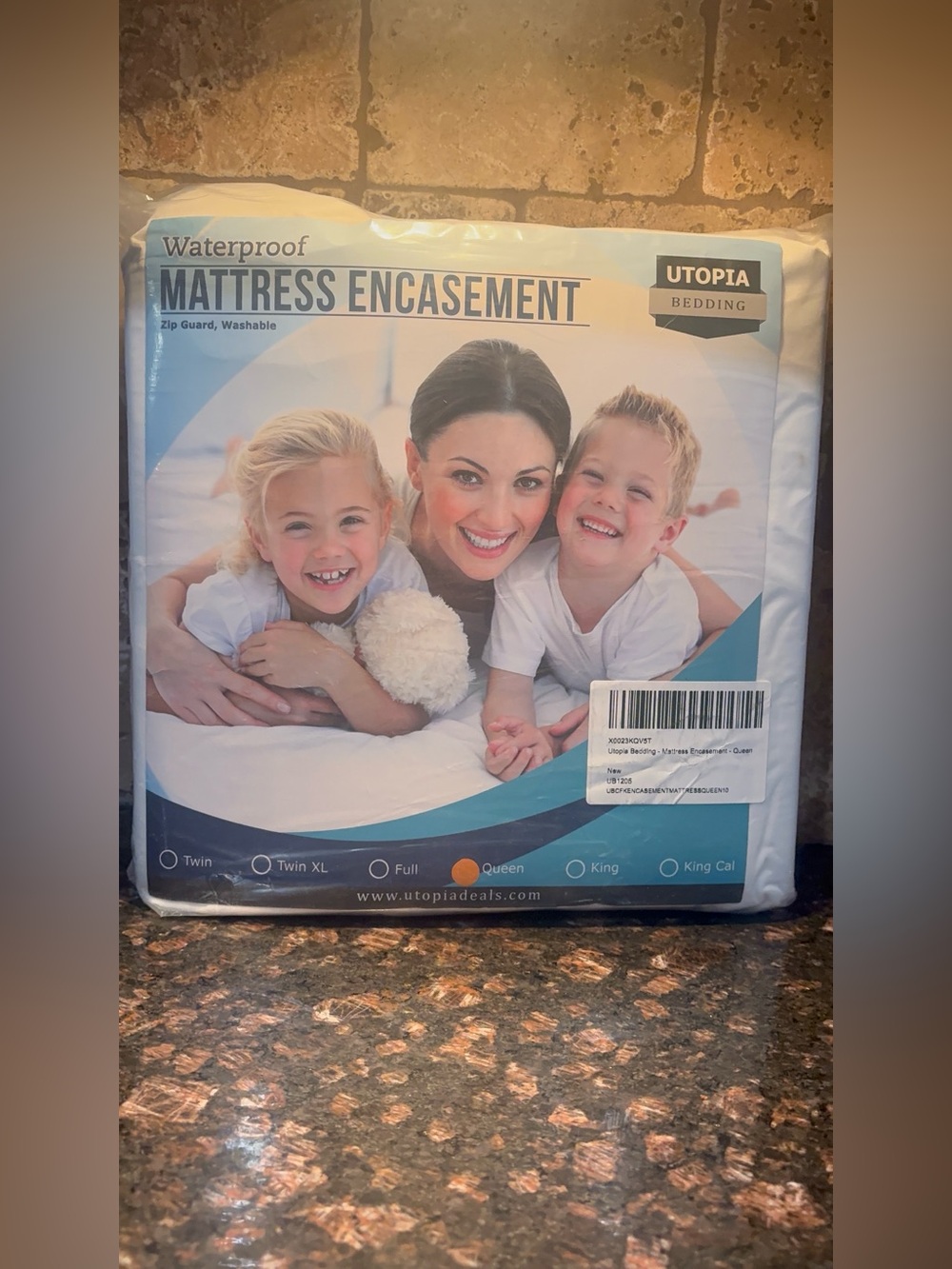 Utopia Bedding | Utopia Bedding Queen Mattress Protector Zippered | Color: White